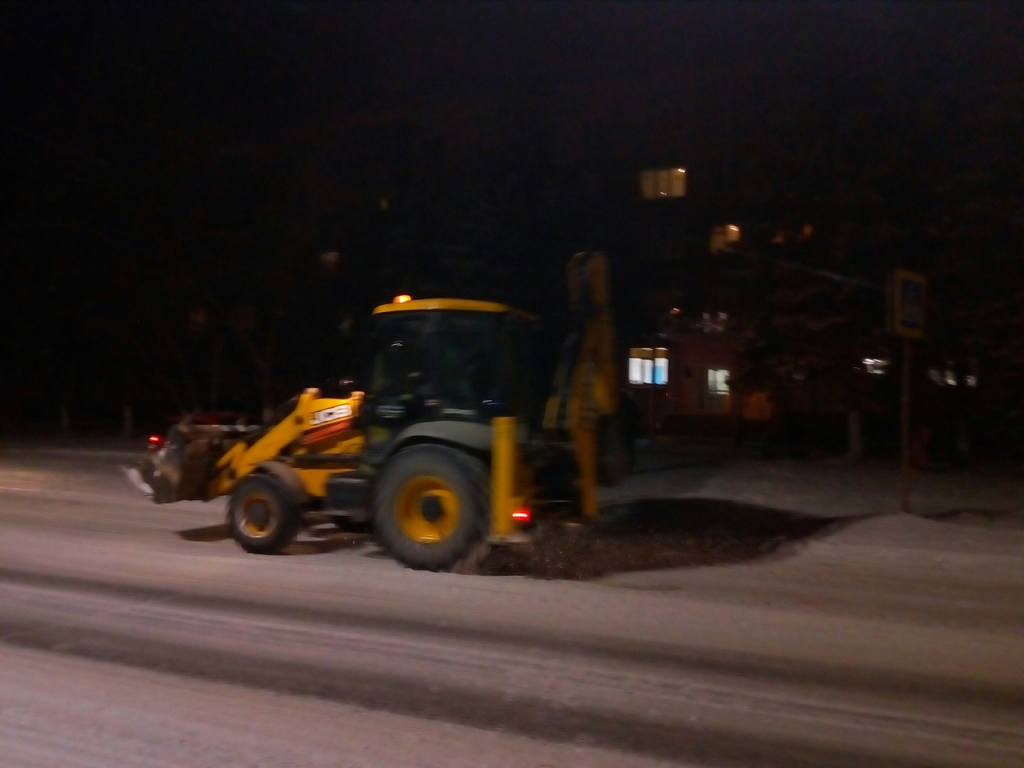 трактор чистит.jpg трактор чистит.jpg